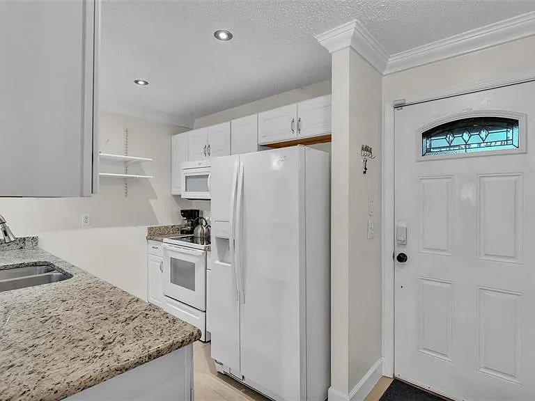 900 Avenue Z SE #A3 — Photo 5