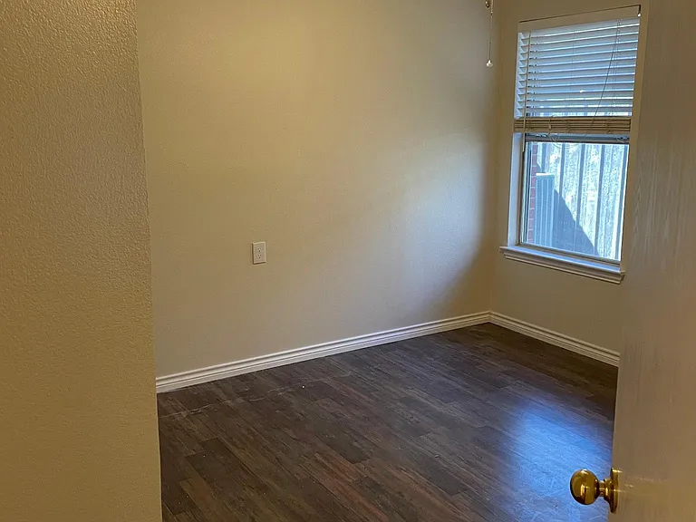 1035 Port Sullivan Dr — Photo 11