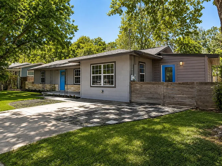 2105 Fortview Rd — Photo 2