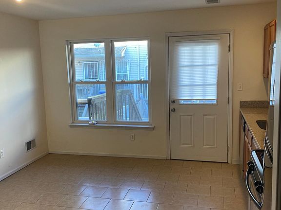4th image of 210 Dartmouth Loop #3BDPH