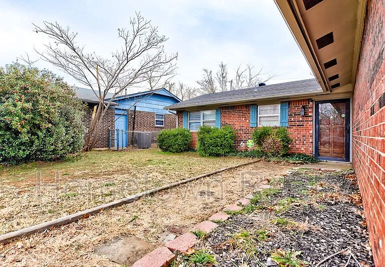 320 Cedar Crest Dr — Photo 3