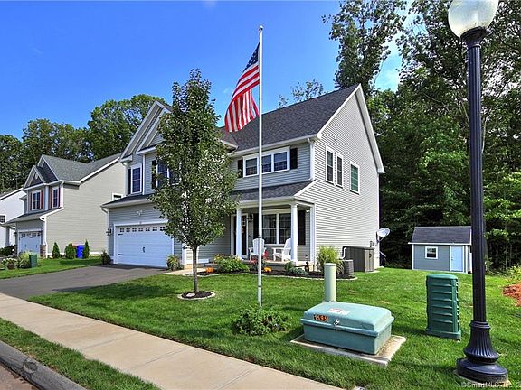 2nd image of 21 Old Oak Ct