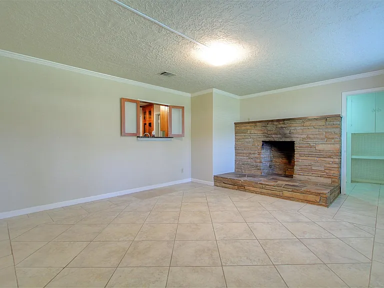 1322 Curtin St — Photo 13