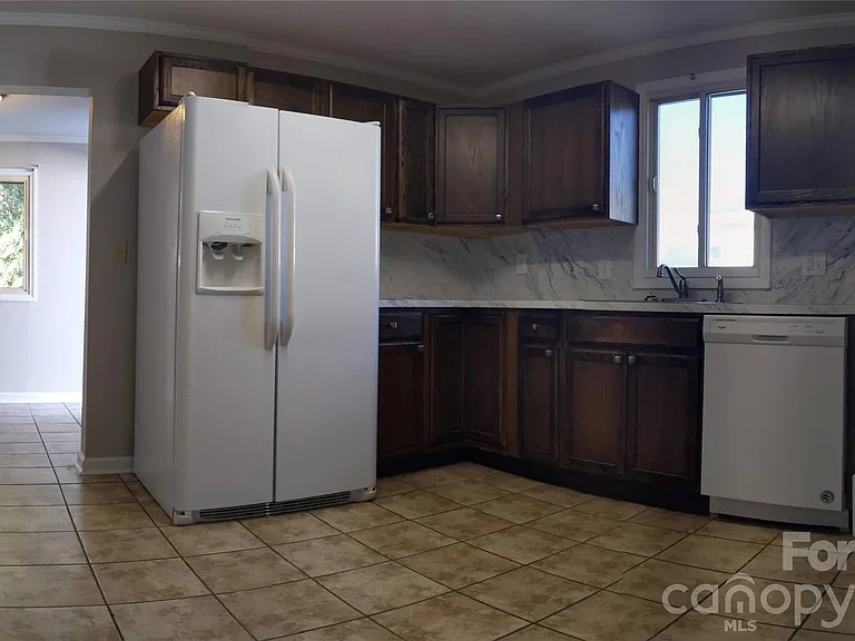 107 Hilltop Ln — Photo 5