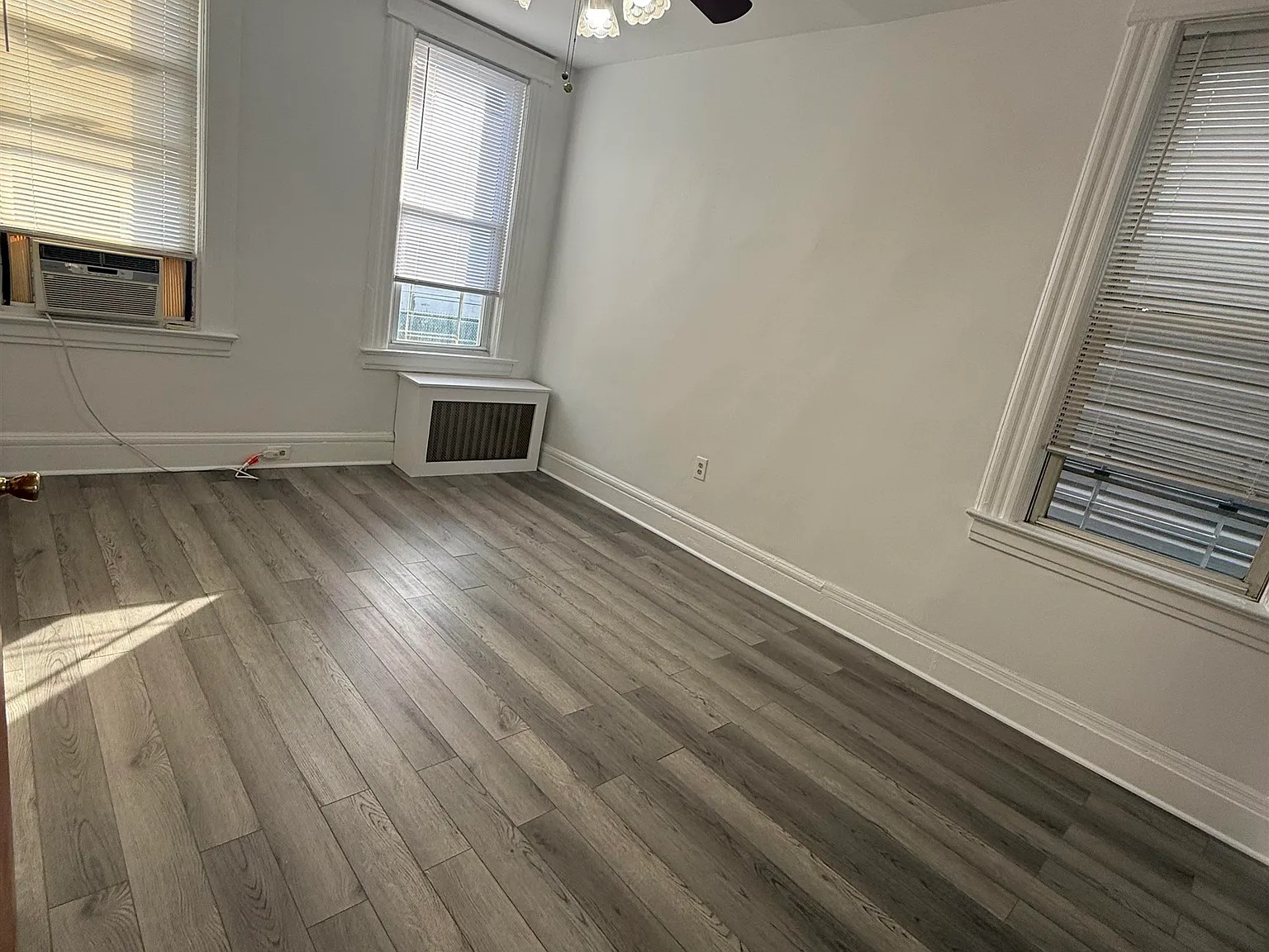2 bed, 1.5 bath, 1100 sqft, $2,200 — Photo 2