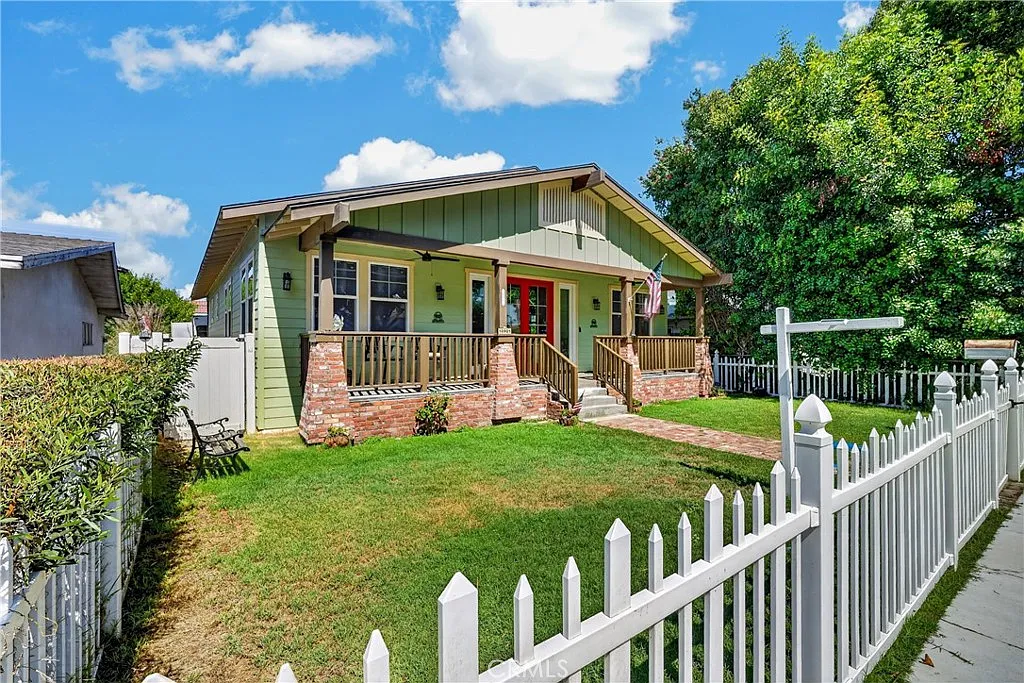 4 bed, 1936 sqft, $5,500 — Photo 3
