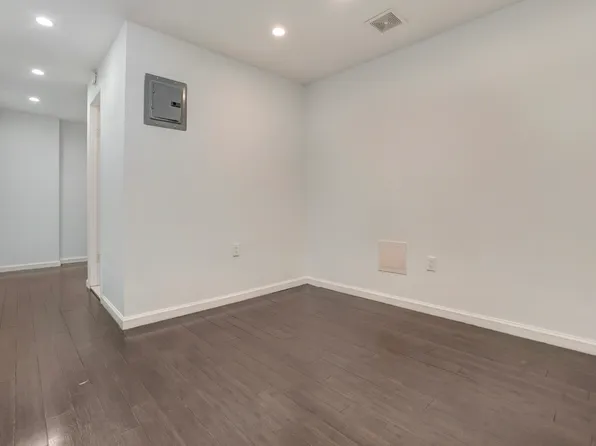 334 West 47th Street image 4 of 7