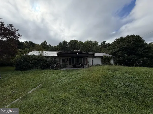 11682 Loop Rd, Fayetteville, PA 17222