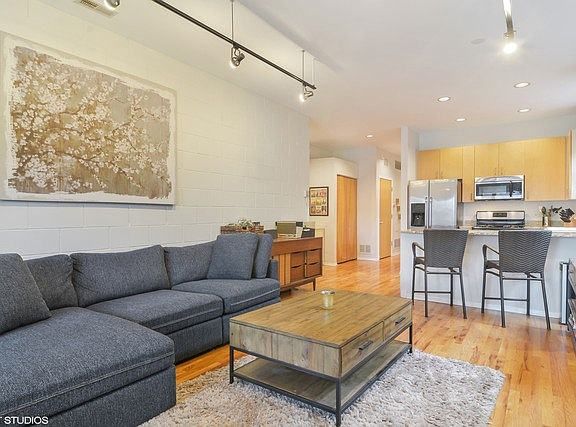 2nd image of 2031 W Evergreen Ave APT 3