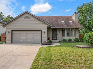 1733 Cornwall Cir, Sun Prairie, WI 53590