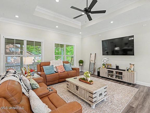 5th image of 471 Cove Dr