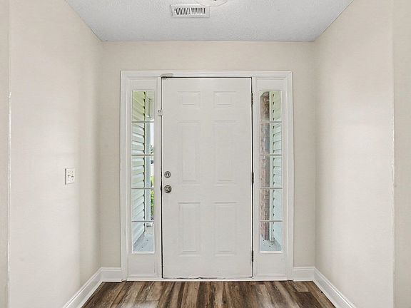 3rd image of 970 Eaglet Circle
