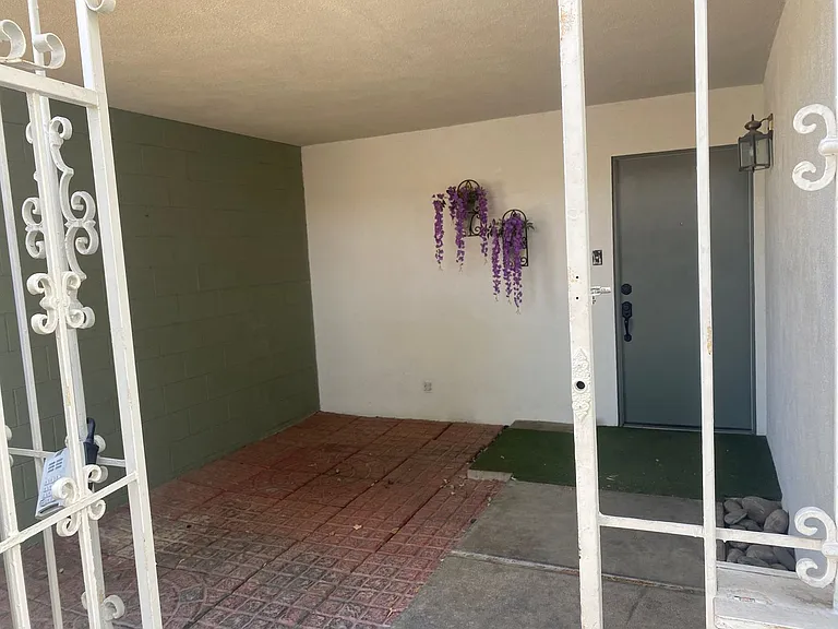 3016 El Camino Ave — Photo 2