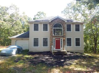 5229 Woodbridge Dr E, Bushkill, PA 18324