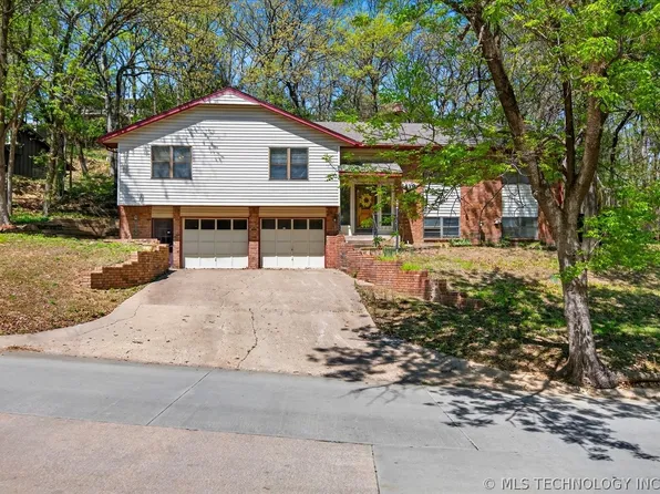 1419 SE Oakdale Dr, Bartlesville, OK 74006