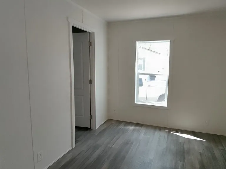 16 Alma Ln — Photo 4