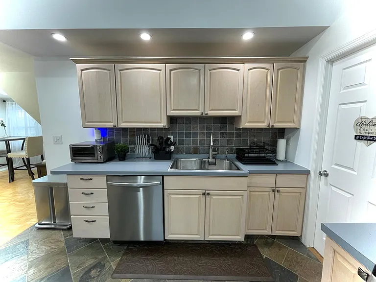 135 W 30th St #3 — Photo 30