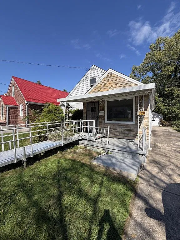 828 E. Lucius Ave. — Photo 1
