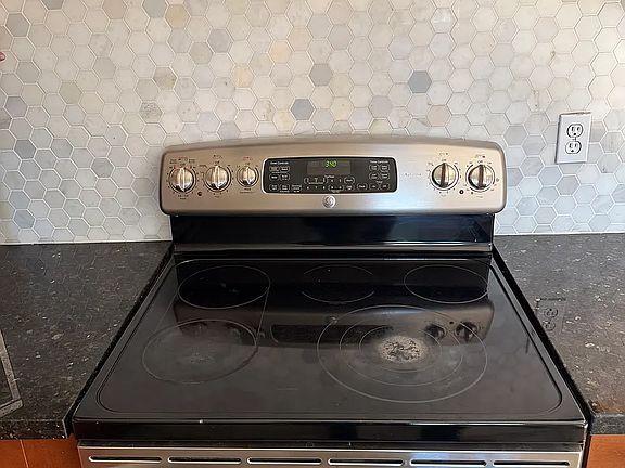 3rd image of 912 N Fig St APT D