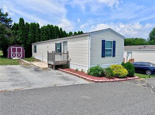 9 Woodland Ln, Mertztown, PA