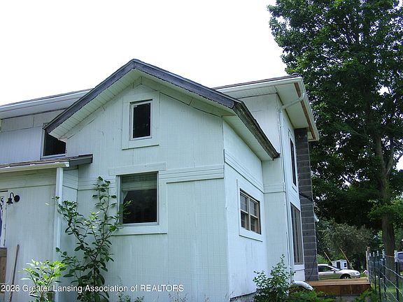 3rd image of 162 Monroe St