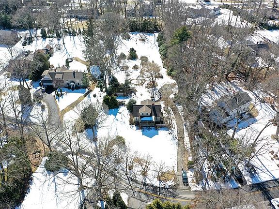 3rd image of 29 N Lake Dr