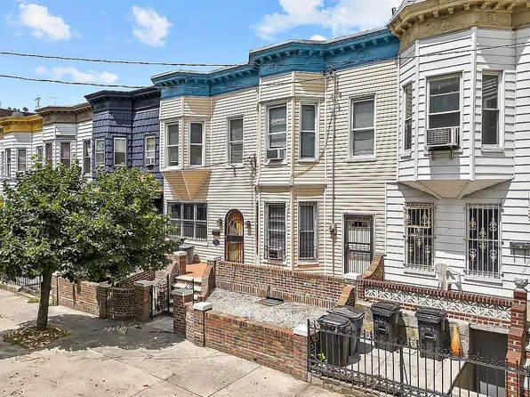 2459 Hoffman St, Bronx, NY 10458