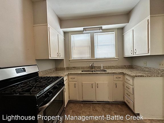 4th image of 8 Elizabeth St #A