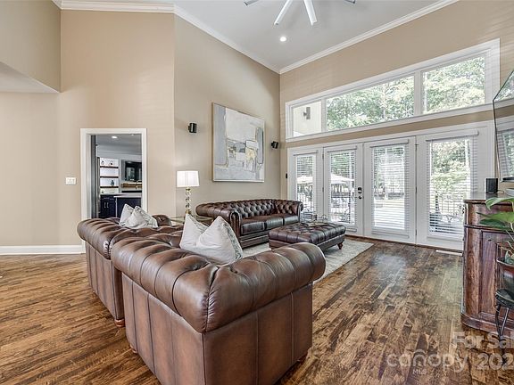 4th image of 7125 Olde Sycamore Dr