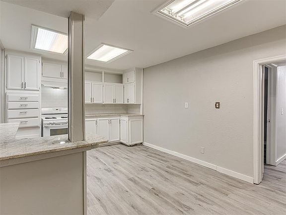 5th image of 1209 N Cottonwood Dr