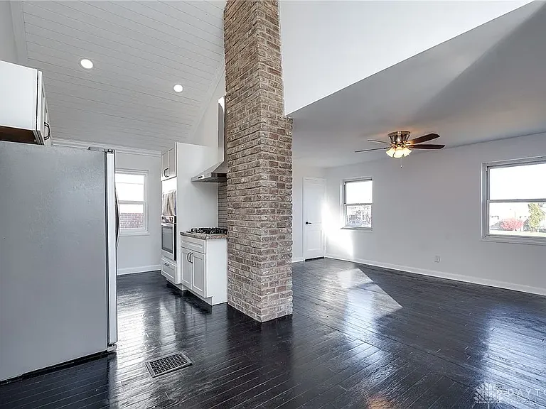 3001 Delaine Ave — Photo 7