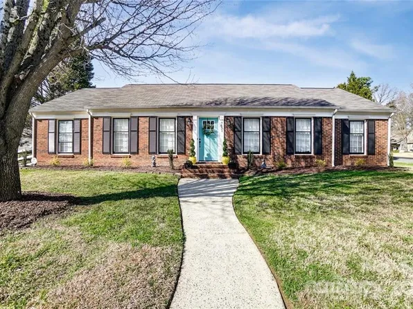 7631 Cedar Tree Ln, Charlotte, NC 28227