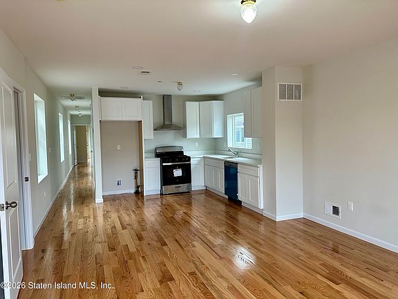 3rd image of 147 Vedder Ave #1