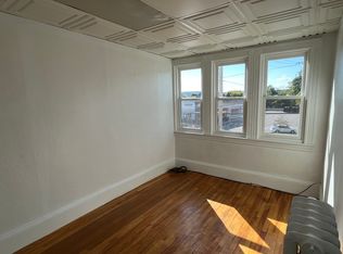 431 College St #2, Lewiston, ME 04240