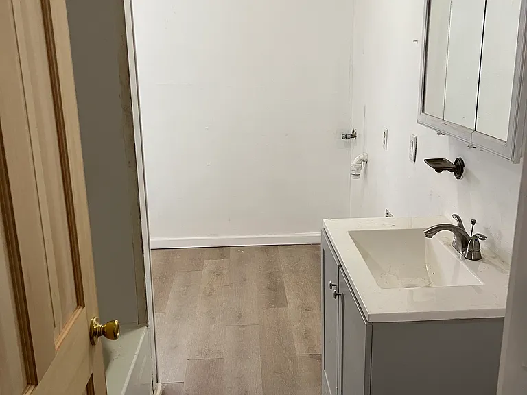 929 Rutger St #2R — Photo 3