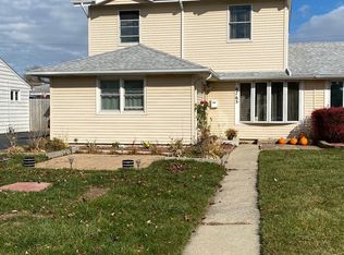 8765 S Duffy Ave, Hometown, IL 60456