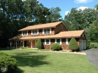 8 Oak Tree Ln, New Fairfield, CT 06812