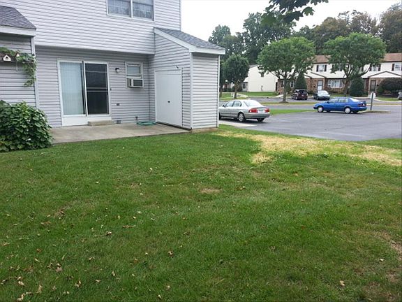4th image of 555 E Linden St