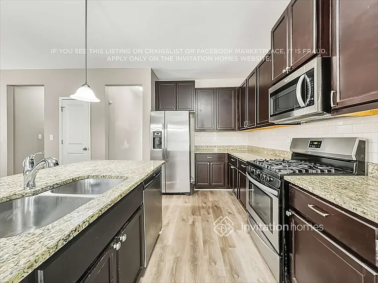 657 Armitage Way — Photo 12
