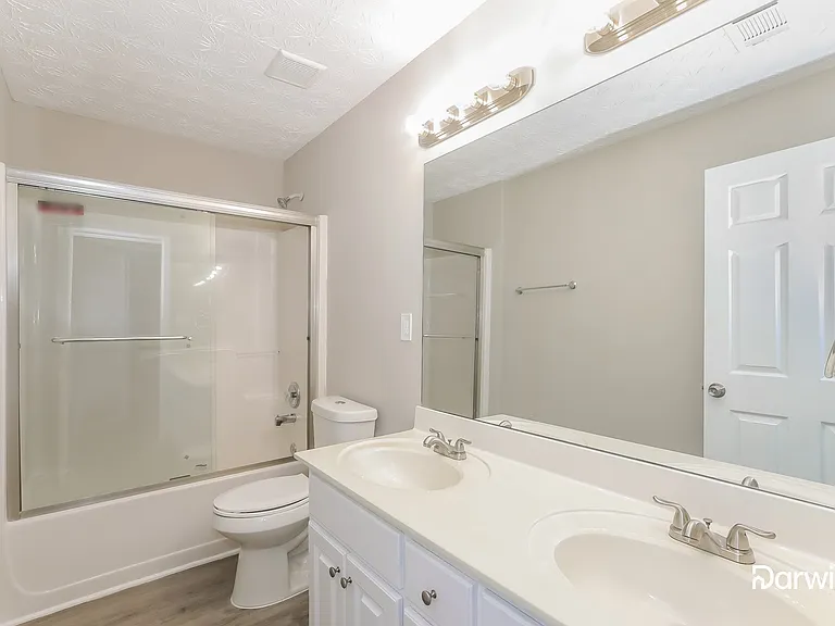 303 Laurel Ct — Photo 13