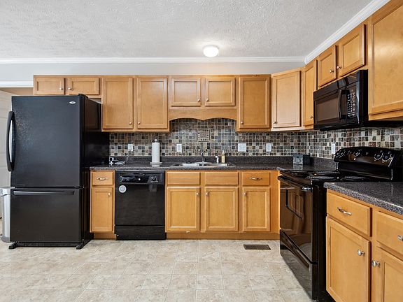 5th image of 905 Fall Creek Dr