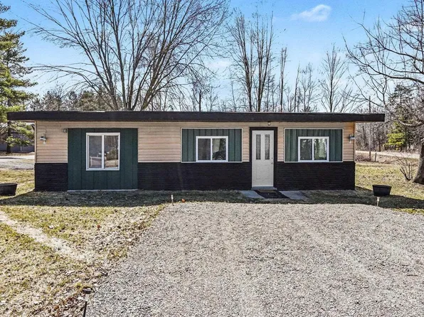 4042 S Oak Dr, Beaverton, MI 48612