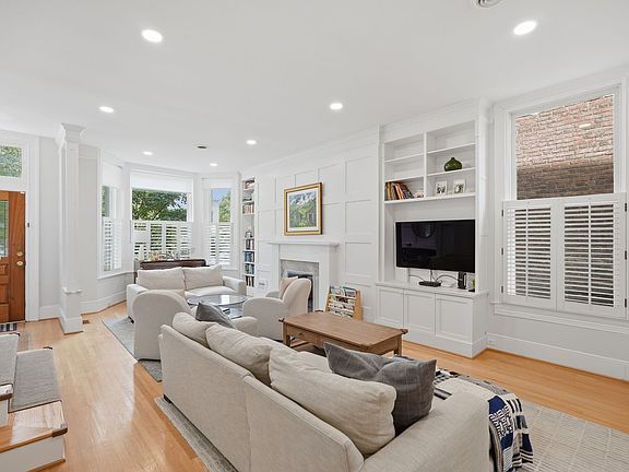 4th image of 315 5th St NE
