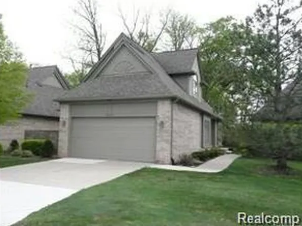 24579 Edgewood Dr #1, Novi, MI 48374