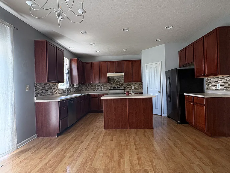 3479 Burlingame Blvd — Photo 8