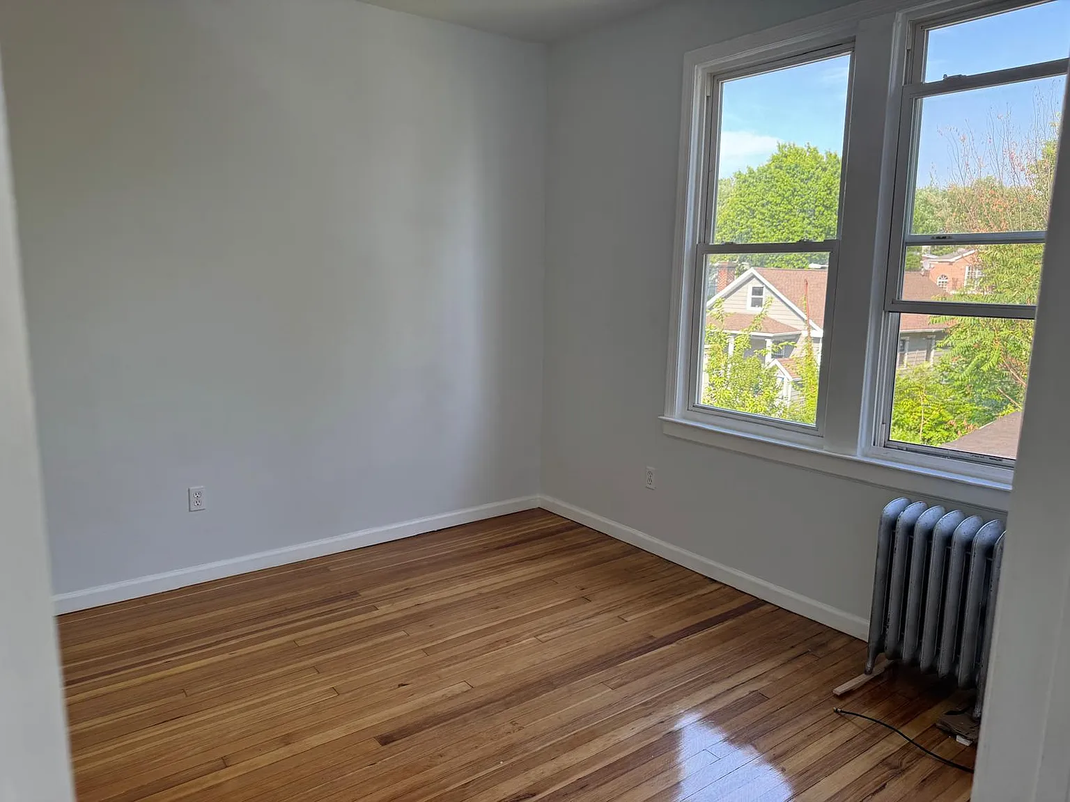 4 bed, 2520 sqft, $2,500 — Photo 2