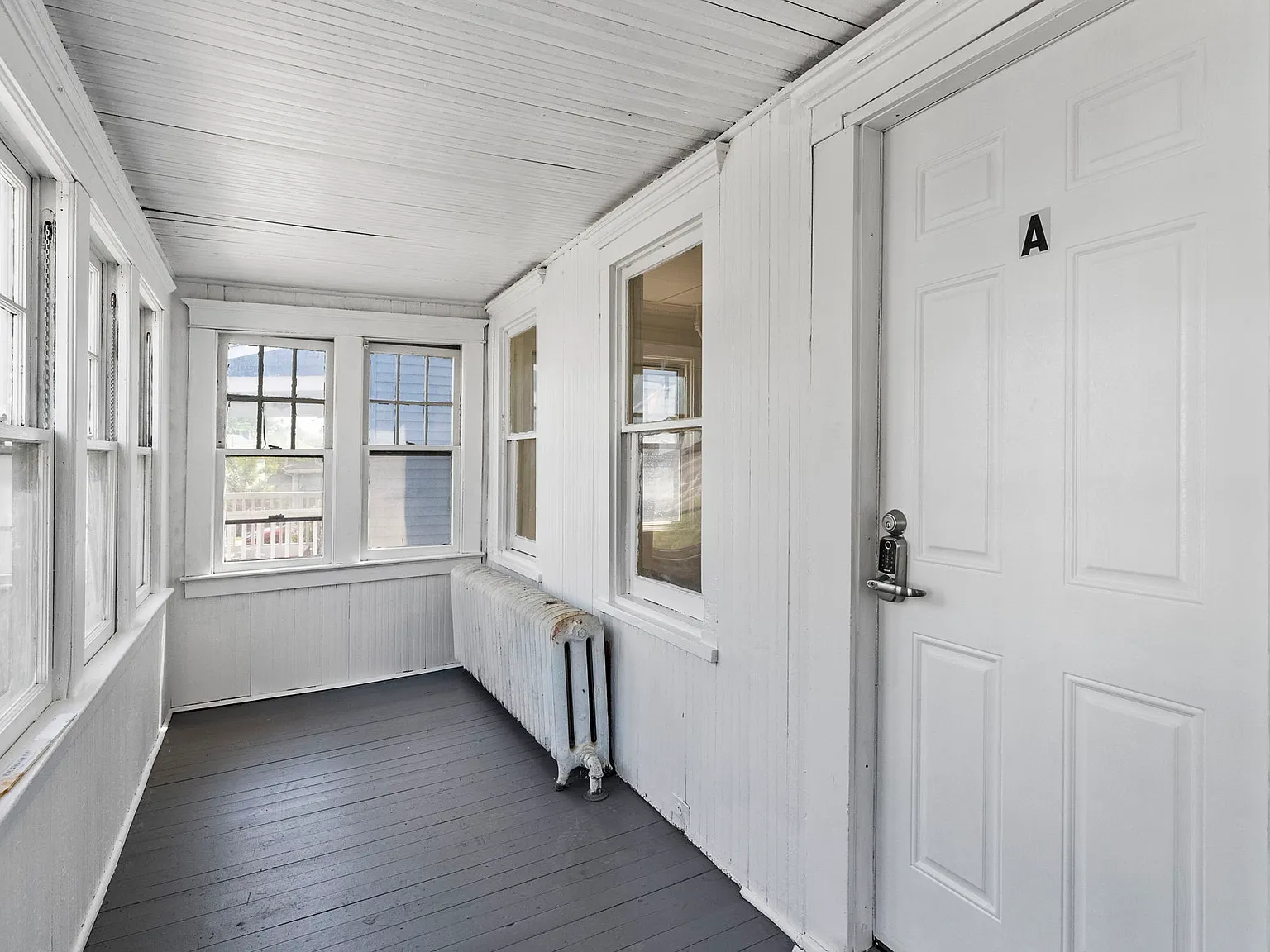 2 bed, 900 sqft, $2,100 — Photo 4