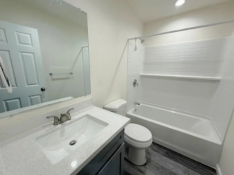 1422 Lansing St — Photo 8
