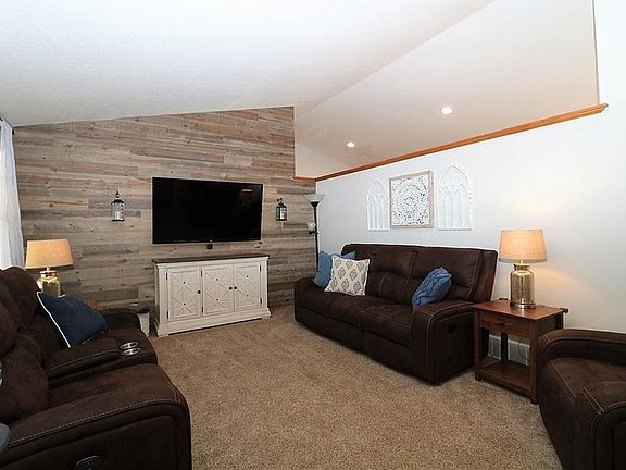 2nd image of 1420 Wildwood Dr