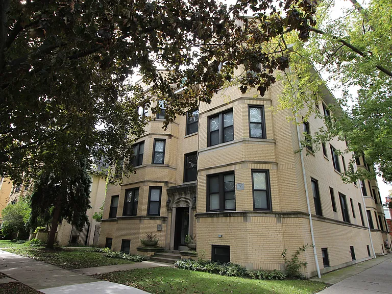 3941-3943 W Belle Plaine Ave #3 — Photo 1